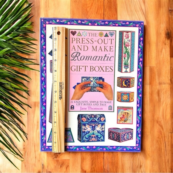 The Press-Out and Make Romantic Gift Boxes by Jane Thomson - Picture 12 of 13